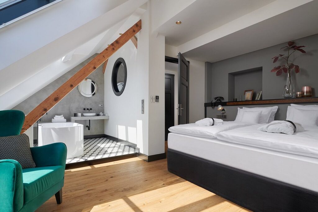 Republika Hotel & Suites