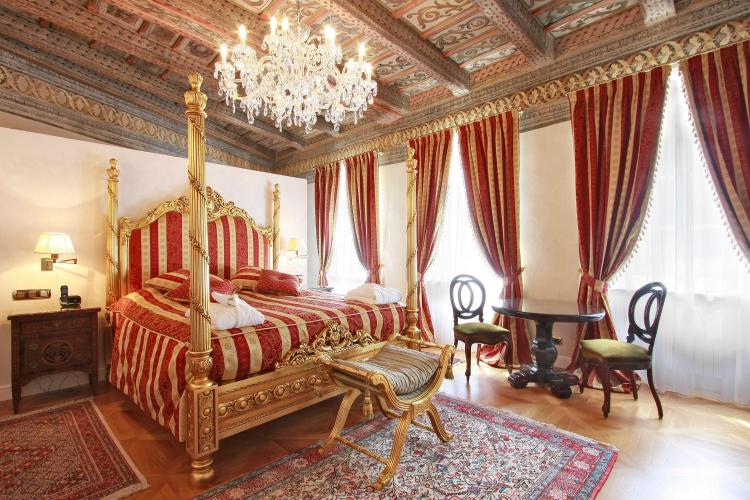 Suites at the Alchymist