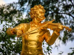 Violin statue Vienna