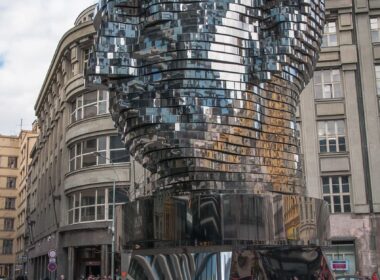 sculpture-kafka head